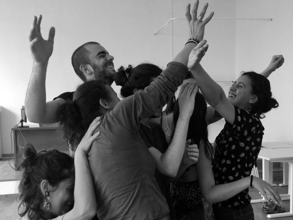 Estudiantes en proceso teatral